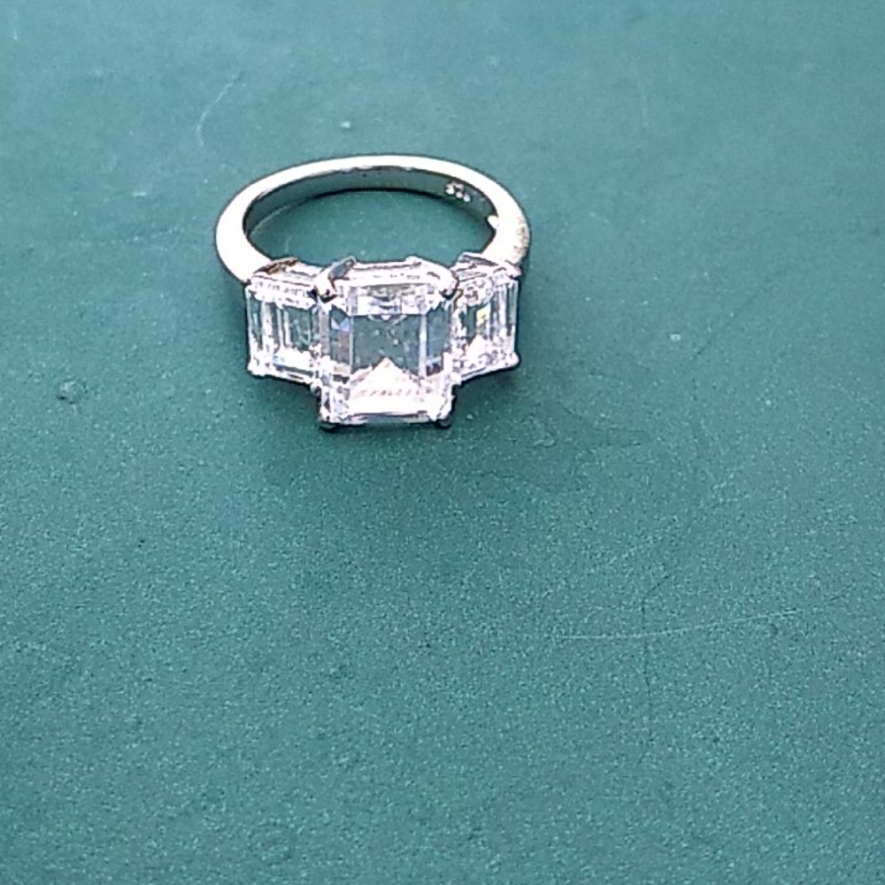 Signity Star 3 stone cocktail ring - Picture 7 of 8